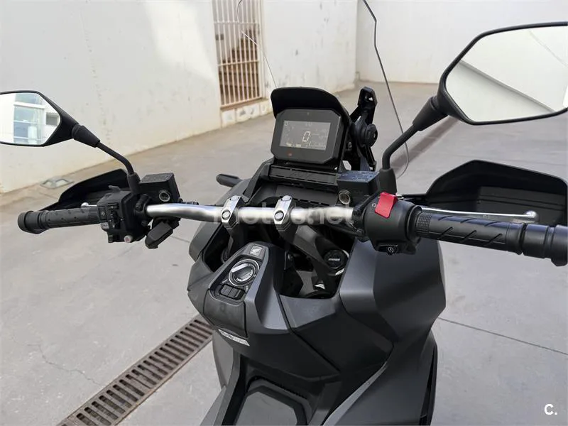 Honda ADV350 - Vista 5