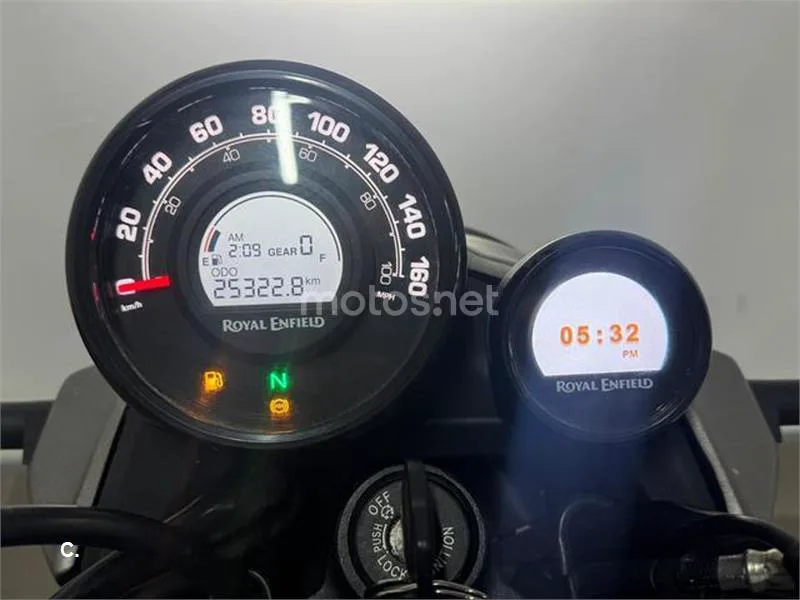 Royal Enfield Scram 411 – Vista 13