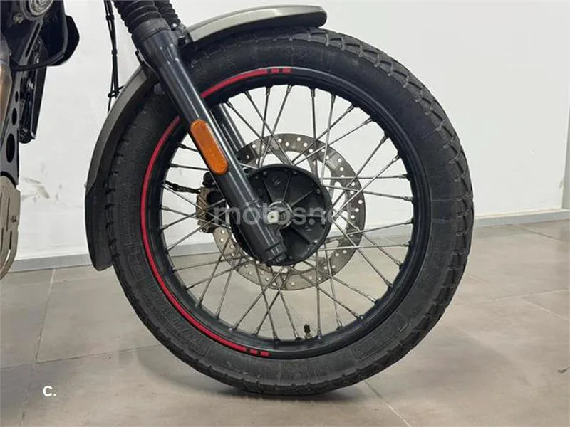 Royal Enfield Scram 411 – Vista 10