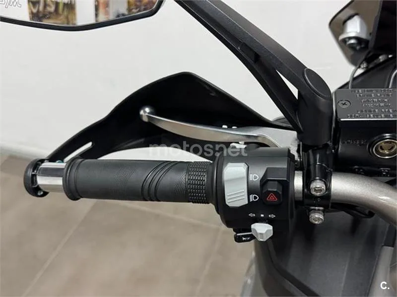 SYM ADX 300 – Vista 12