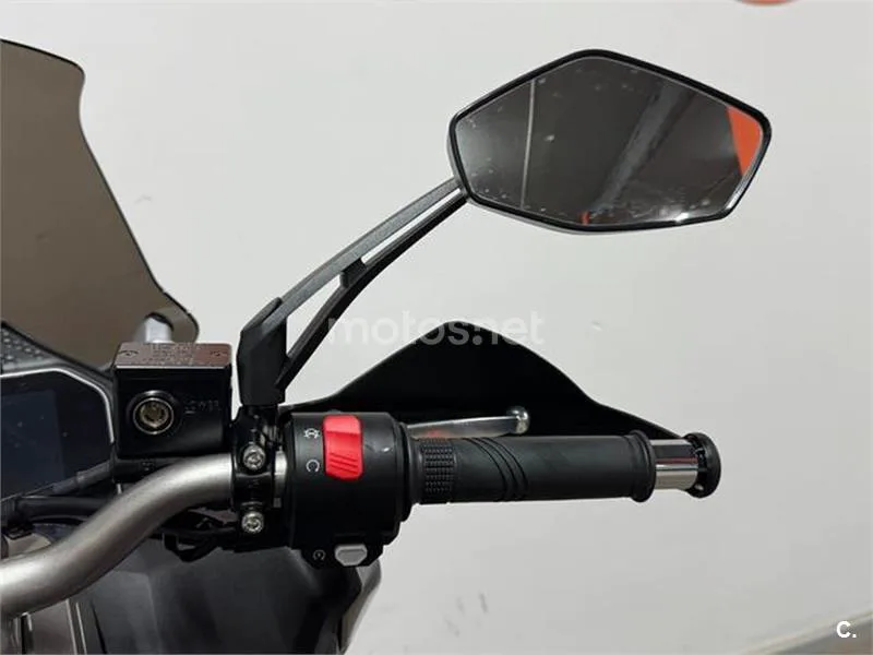 SYM ADX 300 – Vista 15
