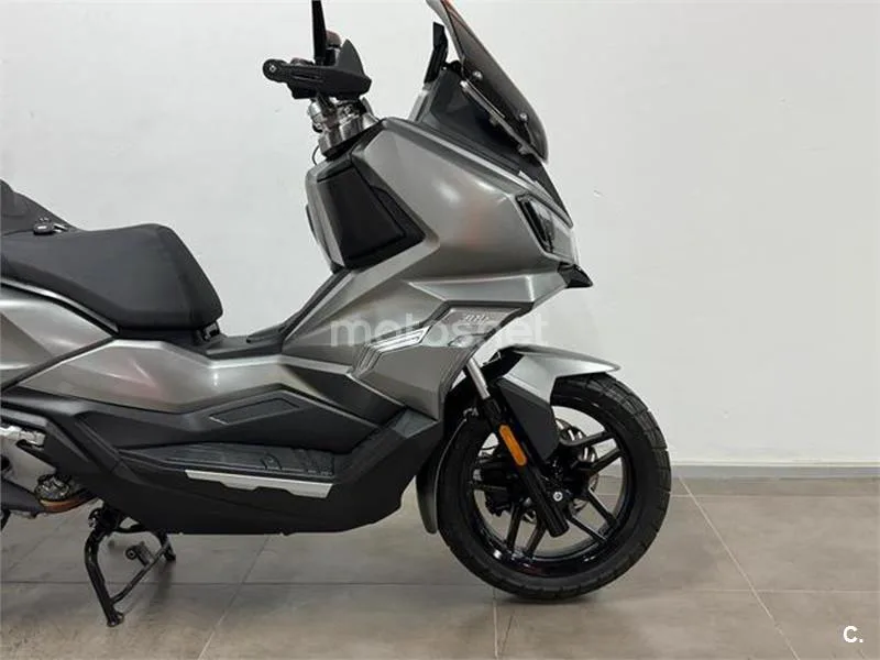 SYM ADX 300 – Vista 8
