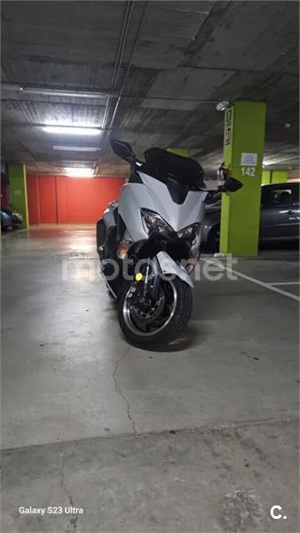 Yamaha TMAX – Vista 8