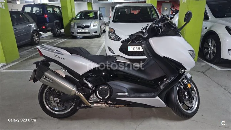 Yamaha TMAX – Vista 9