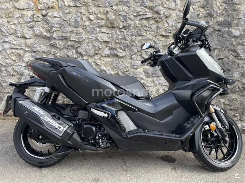 Honda ADV 350 – Vista 2