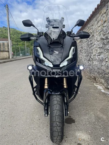 Honda ADV 350 – Vista 4