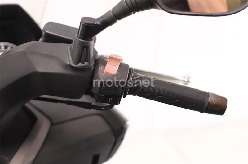 Kymco Grand Dink 300 – Vista 8