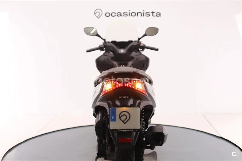 Kymco Grand Dink 300 – Vista 9