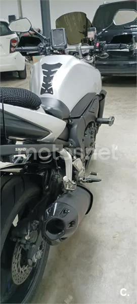 Yamaha FZ1 – Vista 6