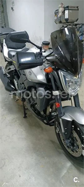 Yamaha FZ1 – Vista 8