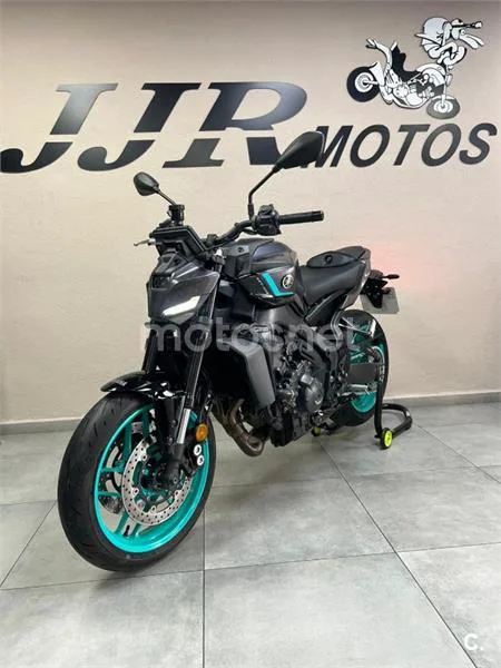 Yamaha MT-09 – Vista 12