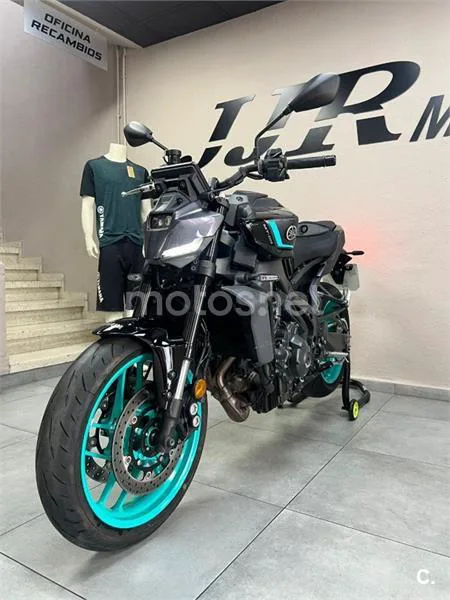 Yamaha MT-09 – Vista 15