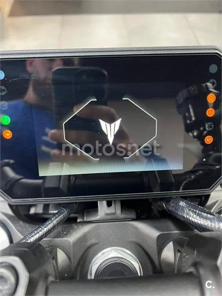 Yamaha MT-09 – Vista 16