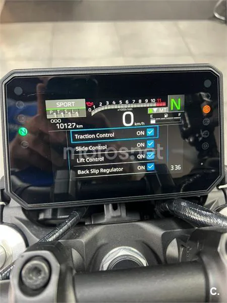 Yamaha MT-09 – Vista 19