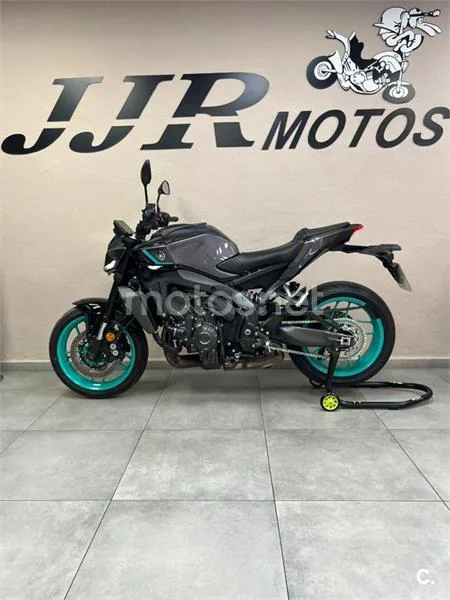 Yamaha MT-09 – Vista 24