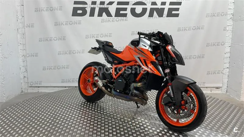 KTM 1290 Super Duke R – Vista 3