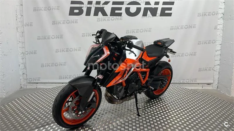 KTM 1290 Super Duke R – Vista 4