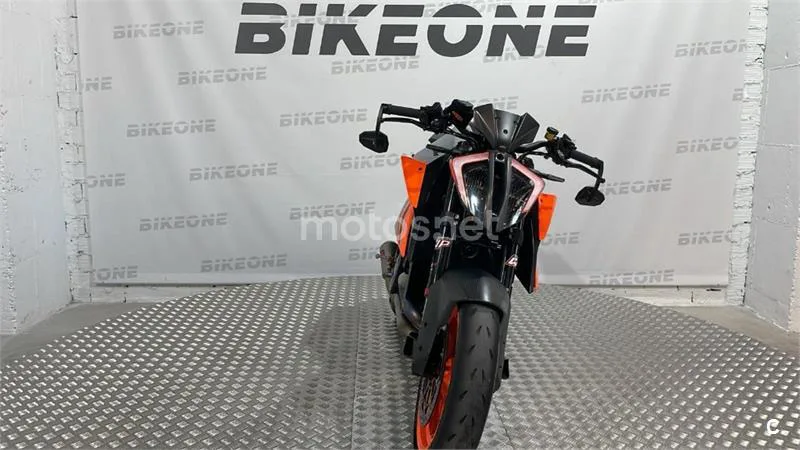 KTM 1290 Super Duke R – Vista 6