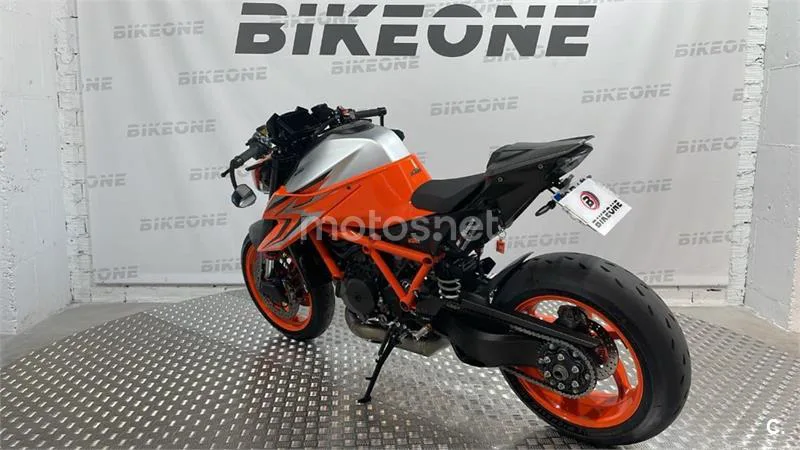 KTM 1290 Super Duke R – Vista 7