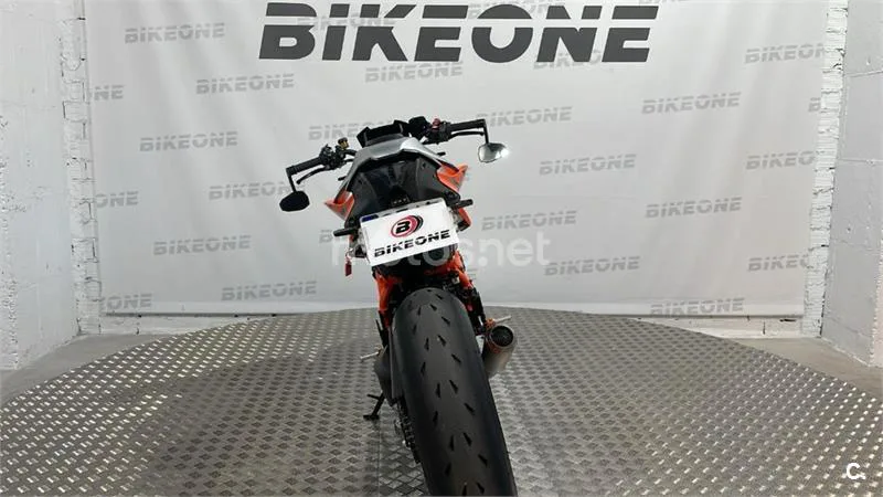 KTM 1290 Super Duke R – Vista 8