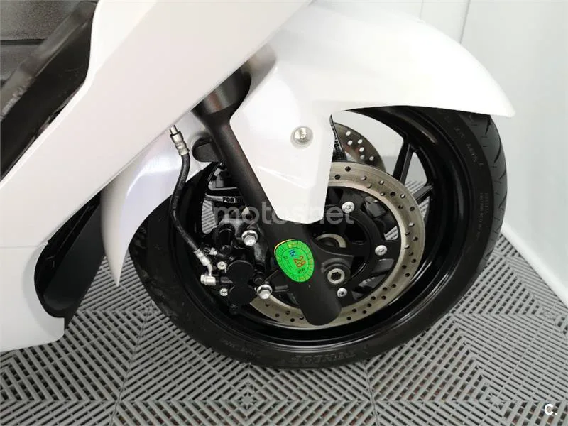 Suzuki Burgman 400 – Vista 11
