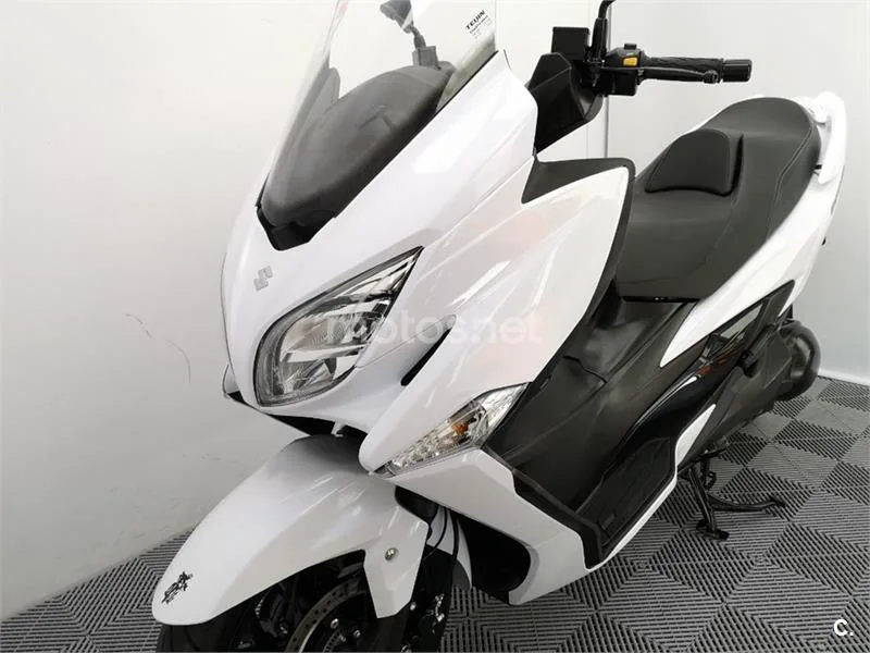 Suzuki Burgman 400 – Vista 15