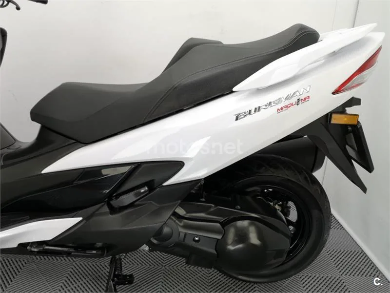 Suzuki Burgman 400 – Vista 17