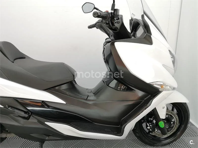 Suzuki Burgman 400 – Vista 6