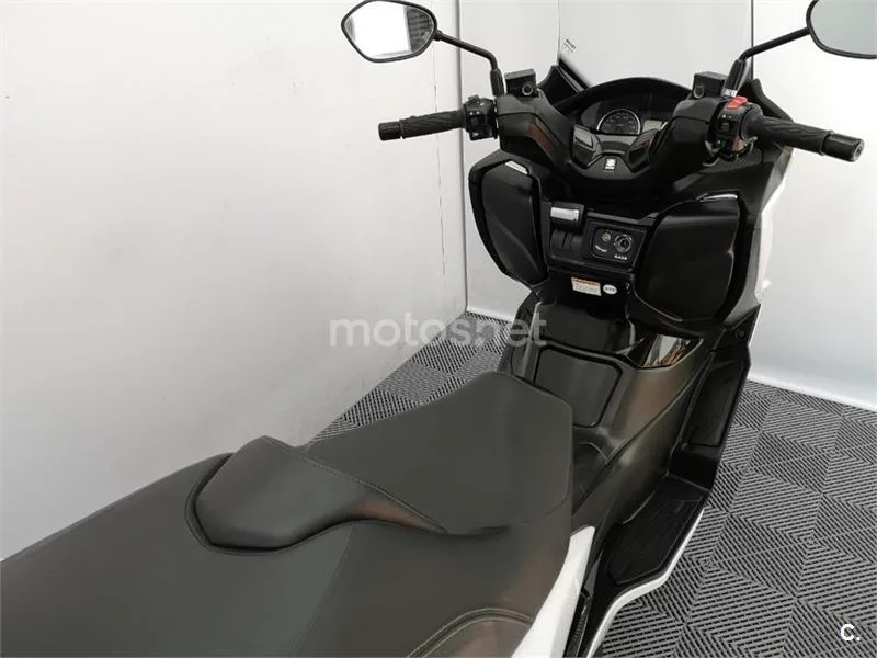 Suzuki Burgman 400 – Vista 7
