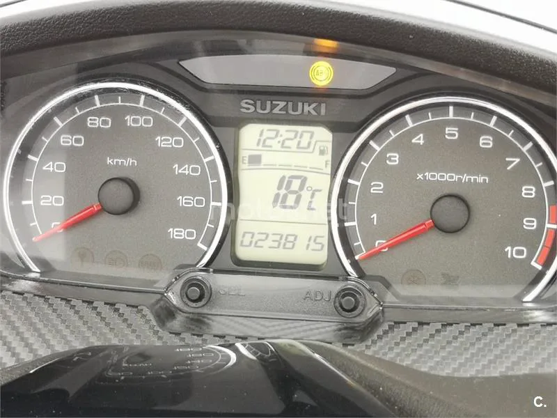 Suzuki Burgman 400 – Vista 8