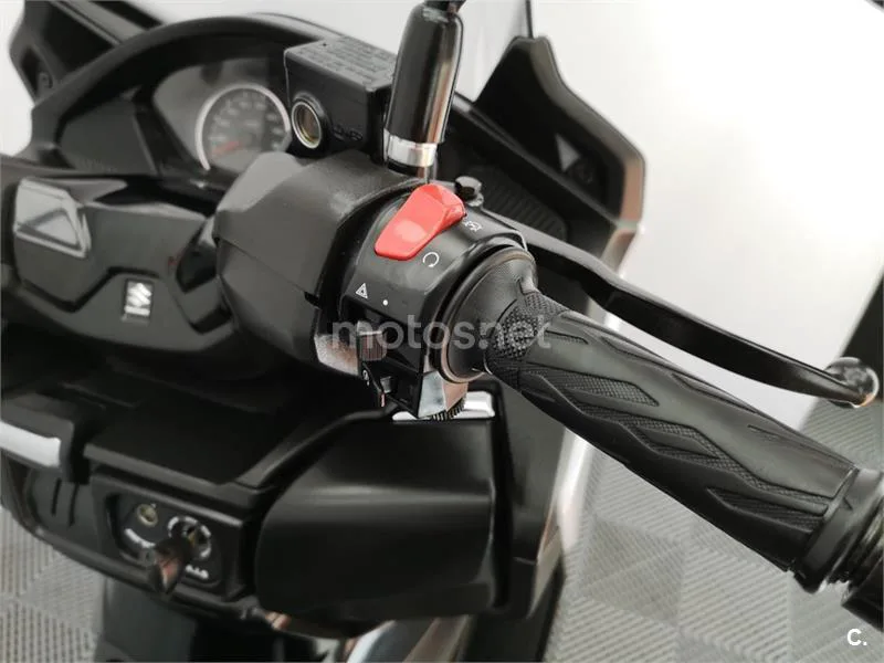 Suzuki Burgman 400 – Vista 10
