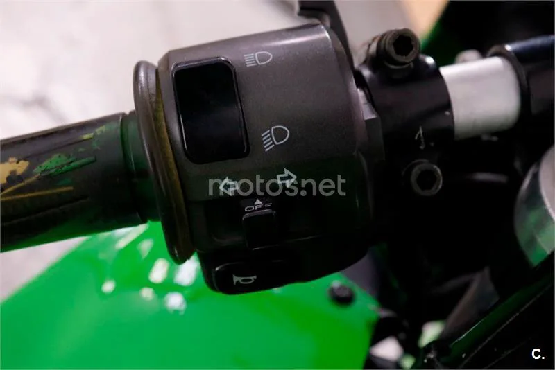 Kawasaki Ninja ZX-9R – Vista 11