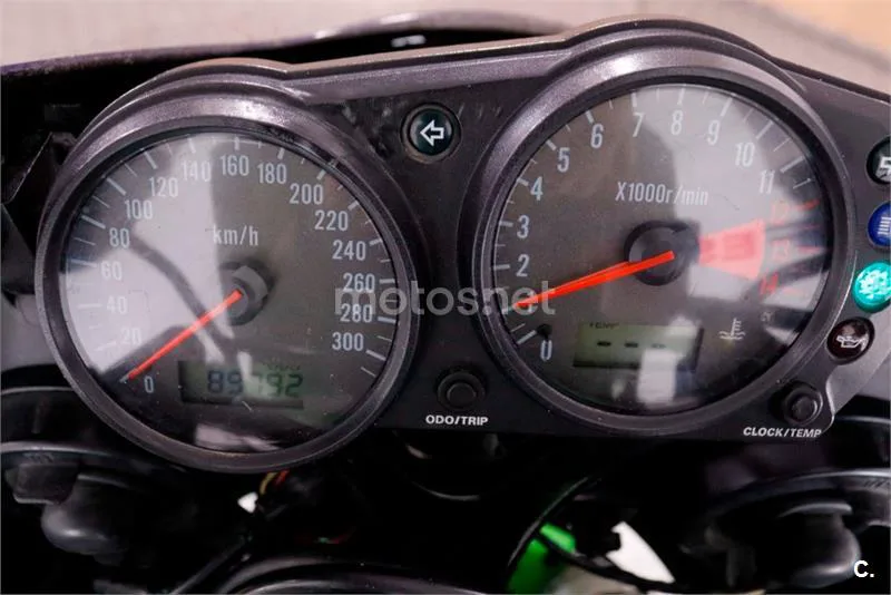 Kawasaki Ninja ZX-9R – Vista 12