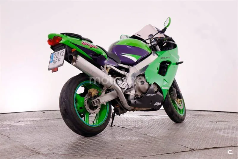 Kawasaki Ninja ZX-9R – Vista 8