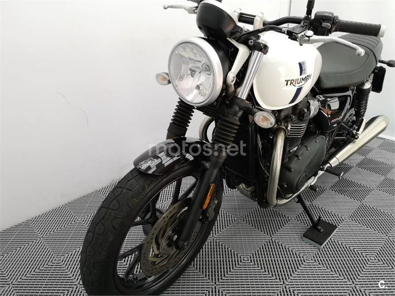Triumph Street Twin – Vista 15