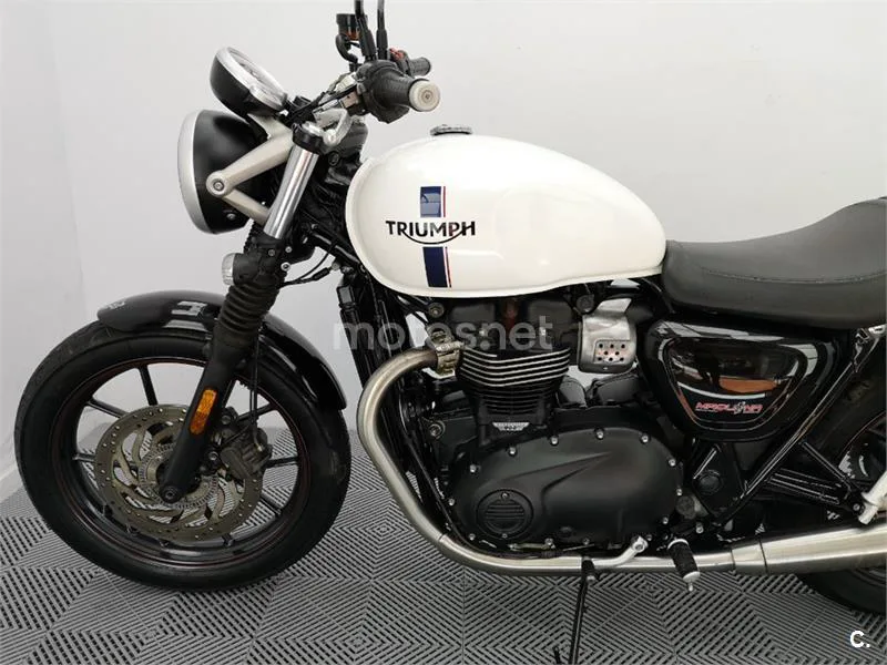 Triumph Street Twin – Vista 18
