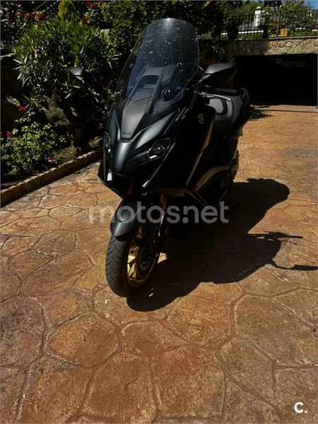 Yamaha TMAX – Vista 4