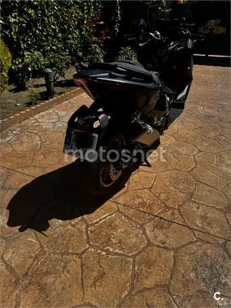 Yamaha TMAX – Vista 6