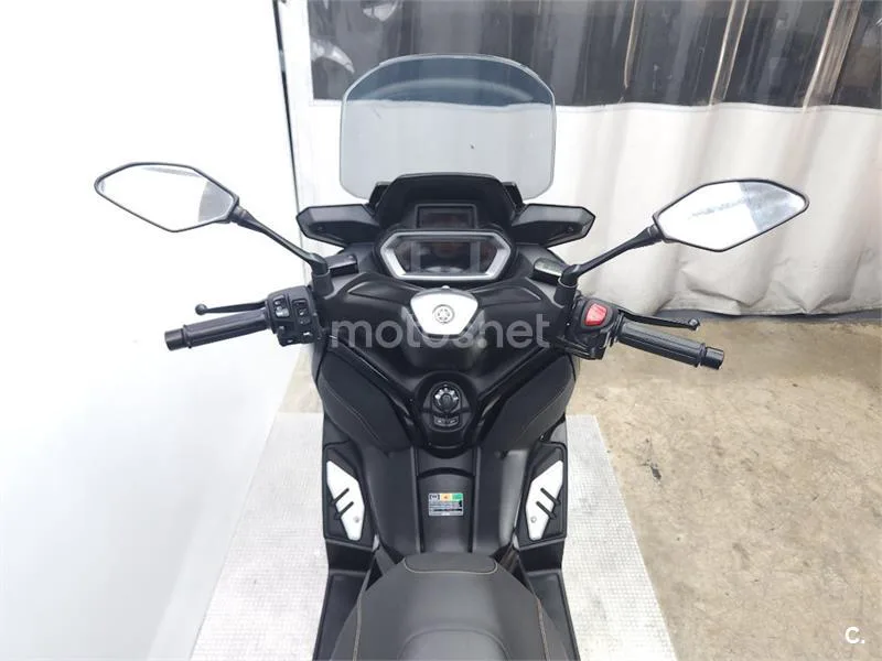 Yamaha XMAX 300 – Vista 8