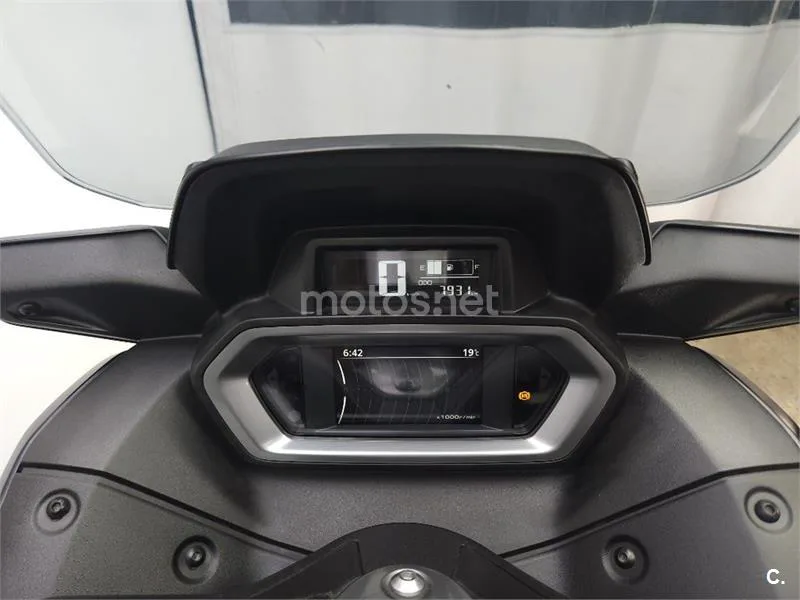 Yamaha XMAX 300 – Vista 9