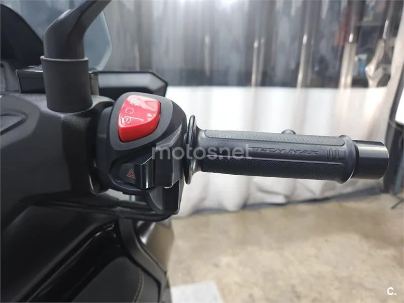 Yamaha XMAX 300 – Vista 10