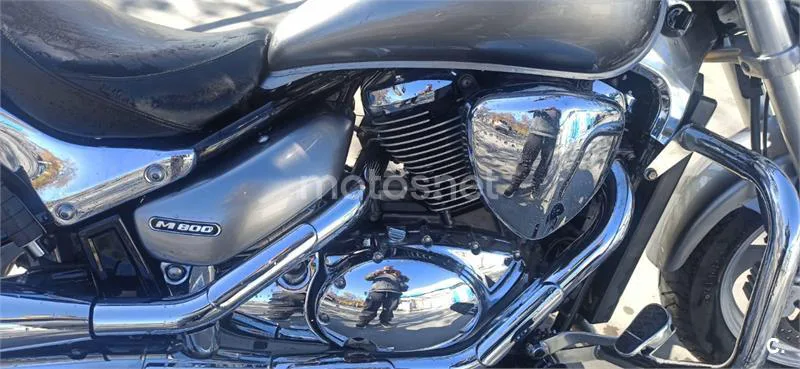 Suzuki Intruder M800 – Vista 8
