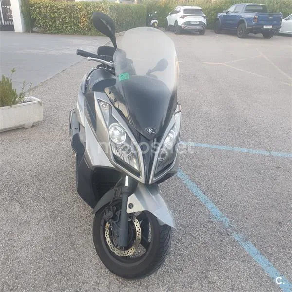 Kymco Super Dink 300 – Vista 2