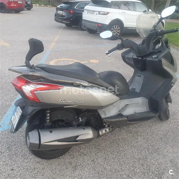 Kymco Super Dink 300 – Vista 3