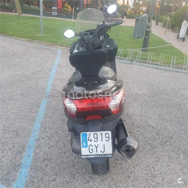 Kymco Super Dink 300 – Vista 4