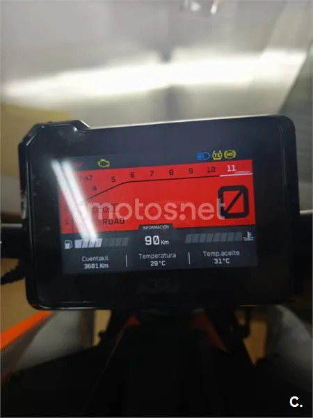 KTM 1290 Super Duke R – Vista 6