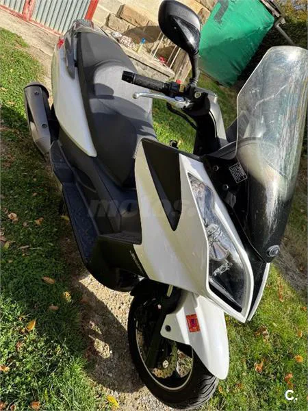 Kymco Super Dink 300 – Vista 3