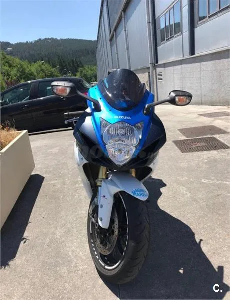 Suzuki GSX-R750 – Vista 4