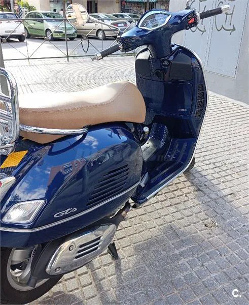 Vespa GTS 300 – Vista 2
