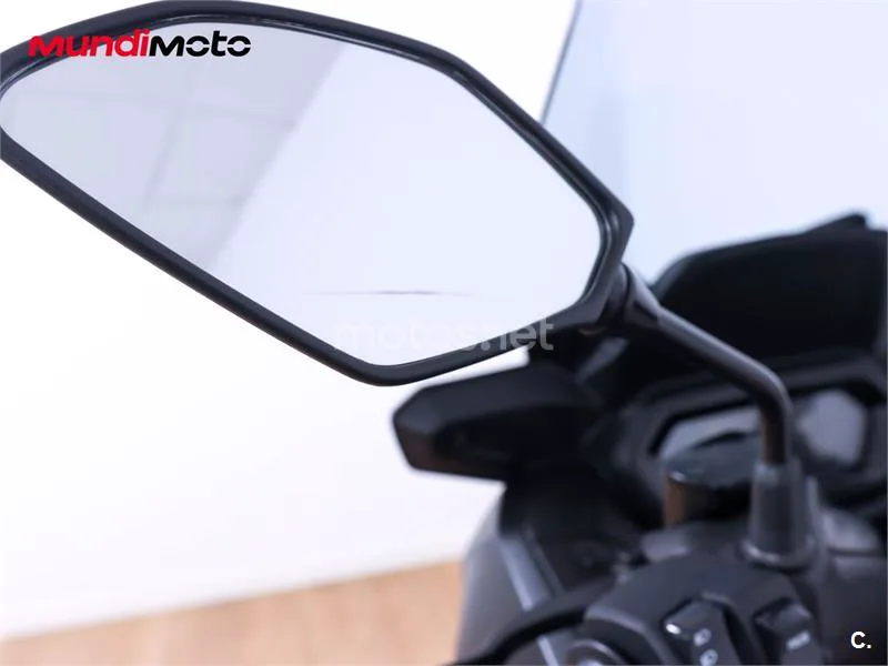Yamaha XMAX 300 – Vista 17